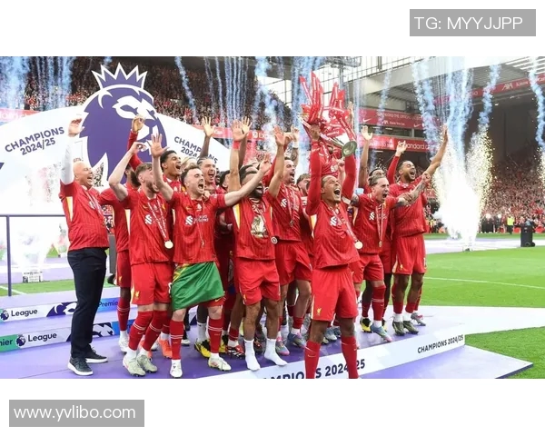 韩国足球明星加盟曼联引发热议球迷期待新赛季精彩表现 韩国足球明星加盟曼联引发热议球迷期待新赛季精彩表现